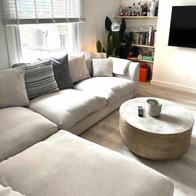 Stunning 2 Bedroom Flat Camden Лондон Екстериор снимка