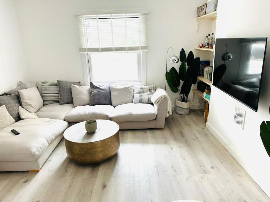 Stunning 2 Bedroom Flat Camden Лондон Екстериор снимка